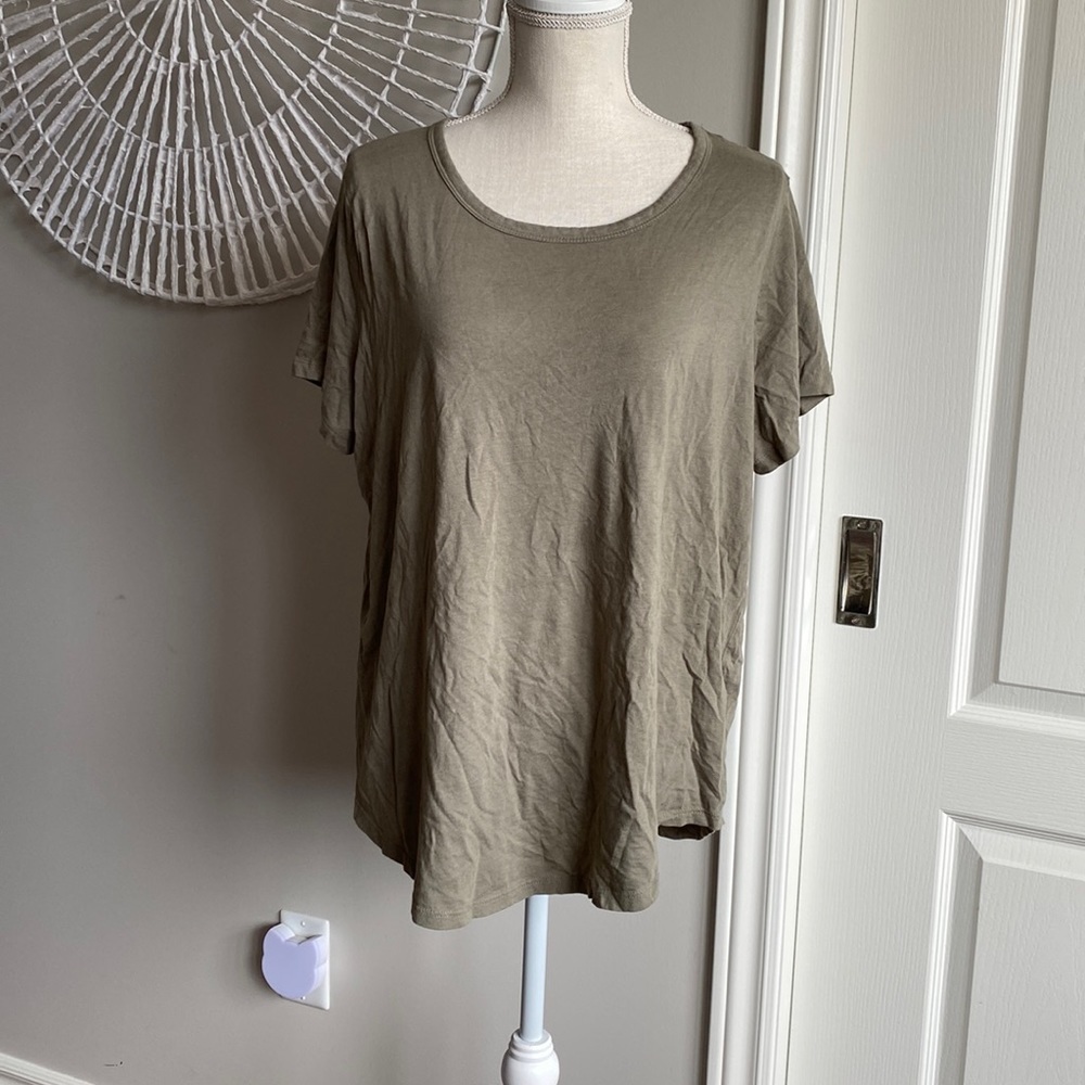George - Classic Fit Tee in Sage